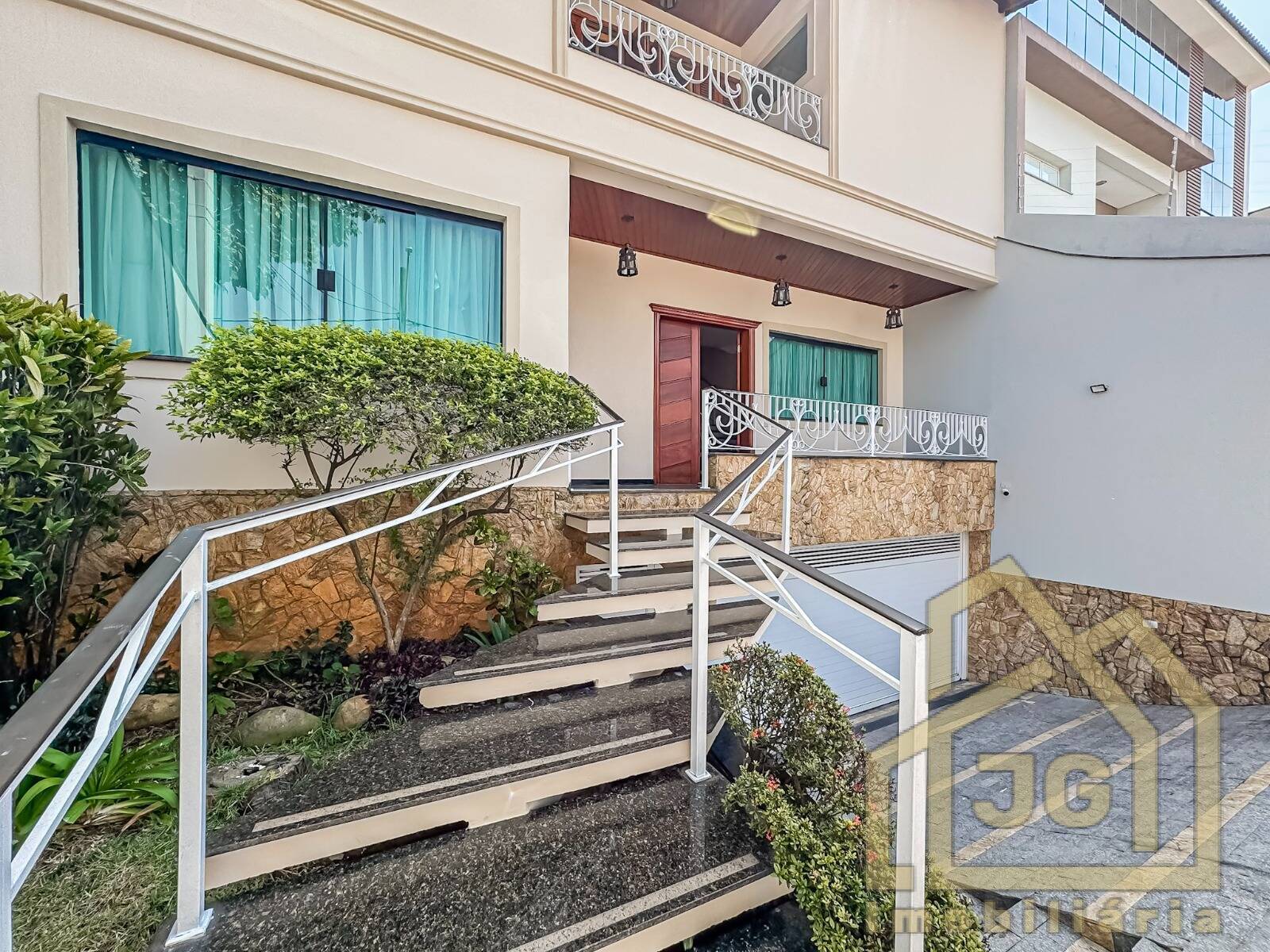 Sobrado, 3 quartos, 445 m² - Foto 1
